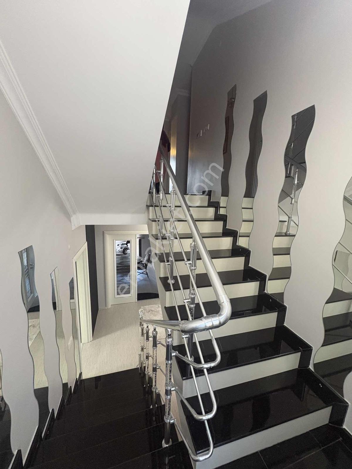 Başiskele Merkezde Süper Konumda Müstakil Villa — fotoğraf 21
