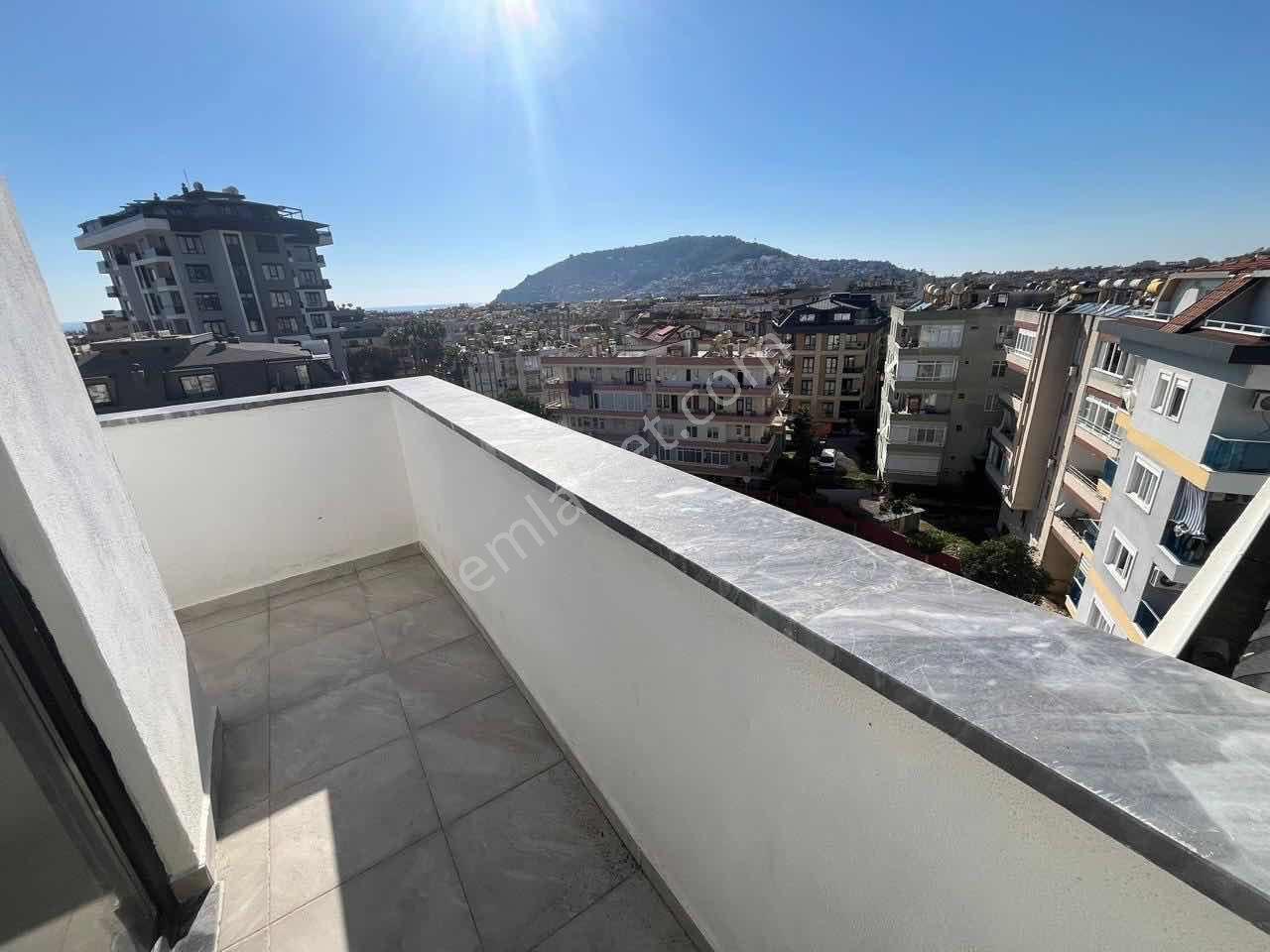 Alanya Güllerpınarı Mahallesi Merkezi Konumda Lüks 3+1 Dubleks — fotoğraf 2