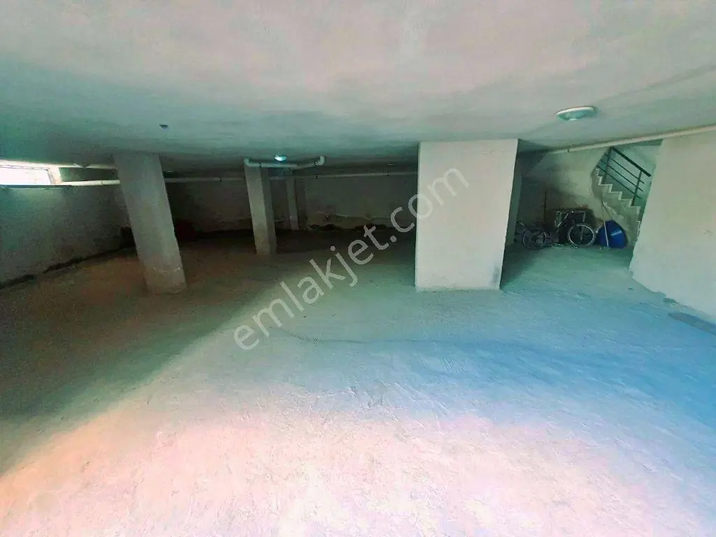 Uytundan Akçay'da Doğalgazlı Kapalı Otoparklı Arakat 2+1 Daire — fotoğraf 12