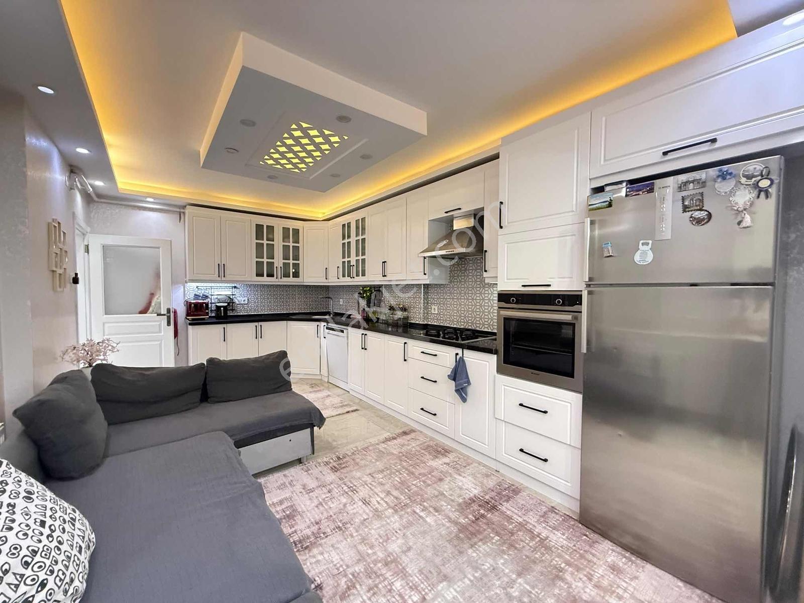 Nova'Dan Cumhuriyet Mahallesi Hanımeli Sokak'Ta 200 M2 4+1 Daire