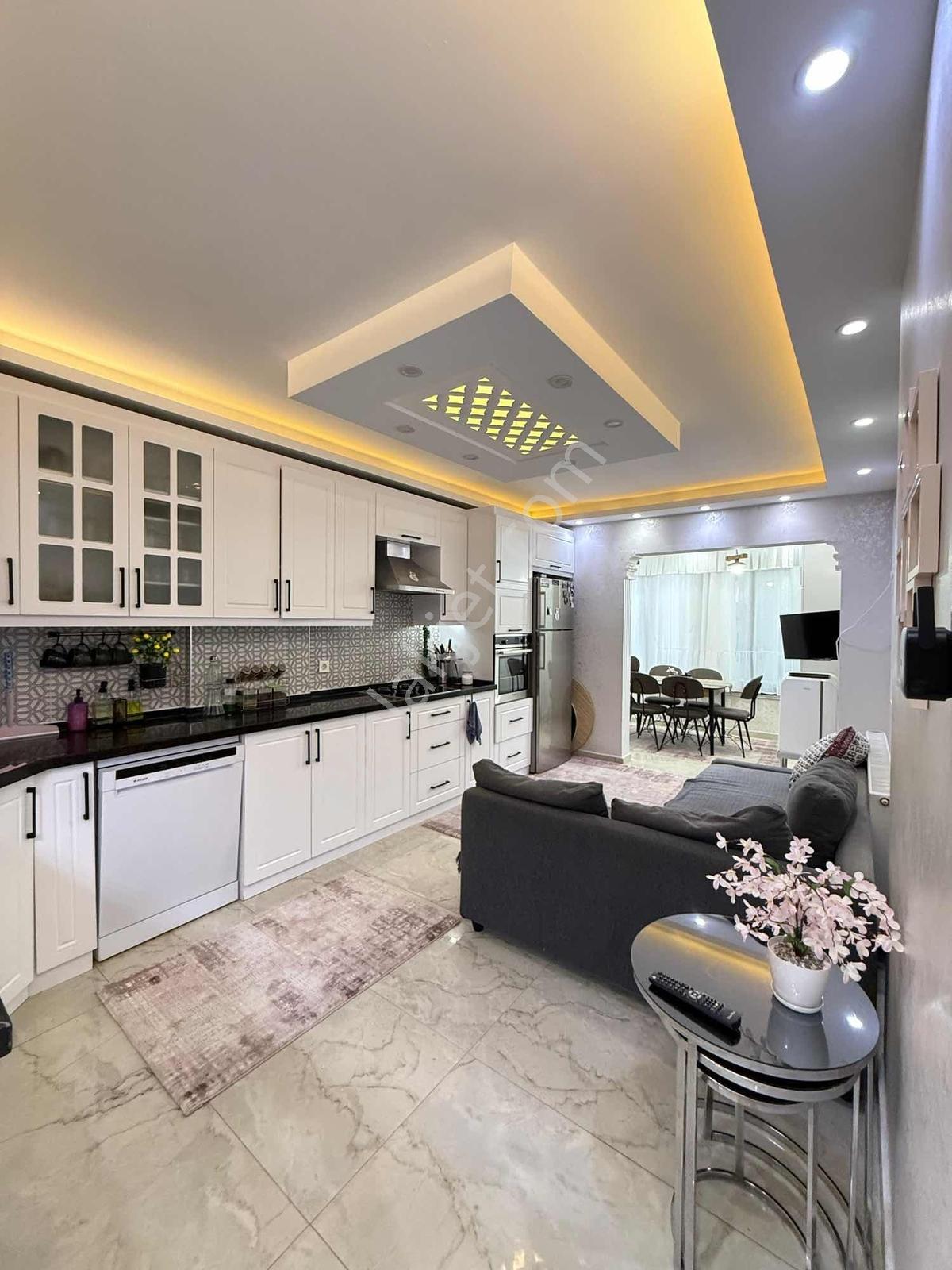 Nova'dan Cumhuriyet Mahallesi Hanımeli Sokak'ta 200 M2 4+1 Daire — fotoğraf 2