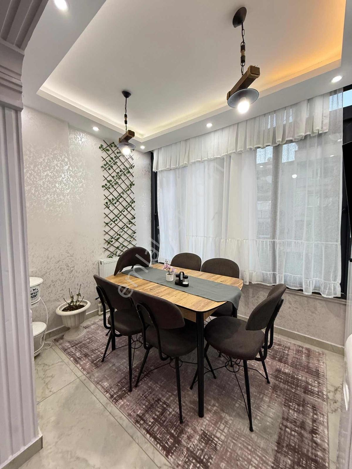 Nova'dan Cumhuriyet Mahallesi Hanımeli Sokak'ta 200 M2 4+1 Daire — fotoğraf 3