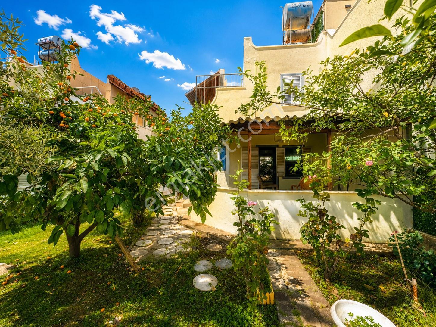 Alanya'da Denize 350 Mt. Mesafede 2+1 Bahçeli Satılık Villa — fotoğraf 2