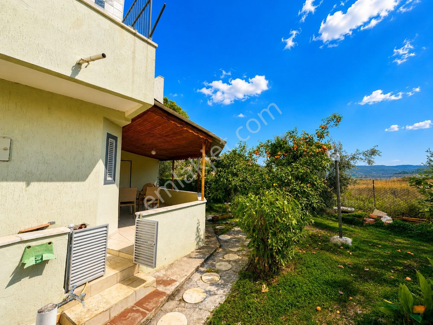 Alanya'da Denize 350 Mt. Mesafede 2+1 Bahçeli Satılık Villa — fotoğraf 3