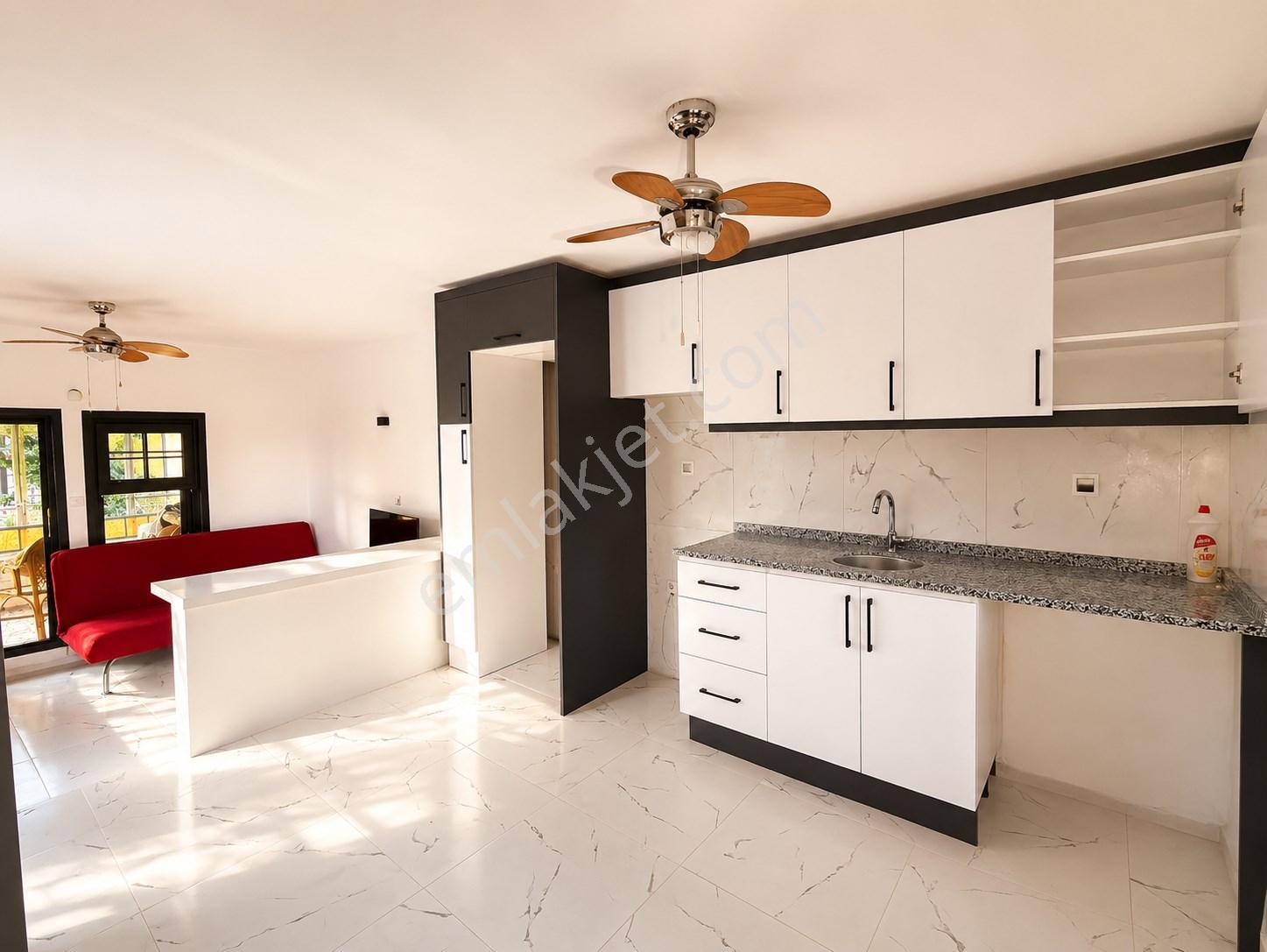 Alanya'da Denize 350 Mt. Mesafede 2+1 Bahçeli Satılık Villa — fotoğraf 8