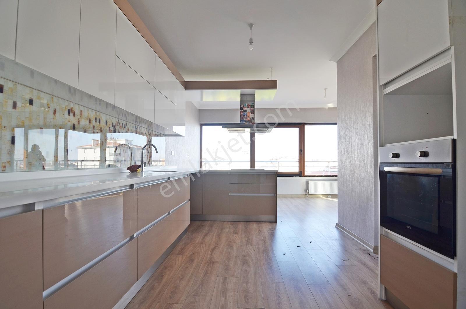 Barıştepe Mah & -Bölgenin Gözde Projesinde- Ultralüks Yapılı 4+1