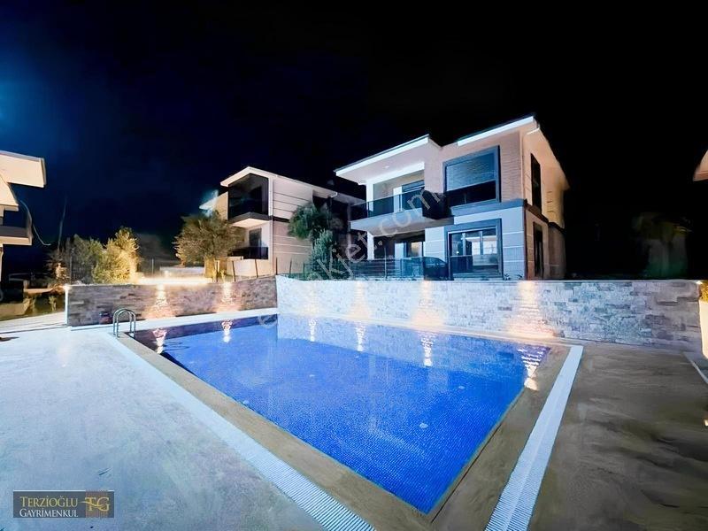 Terzioğlu'ndan Altınoluk Merkezde 2+1 Havuzlu Sitede Lüks Daire — fotoğraf 3