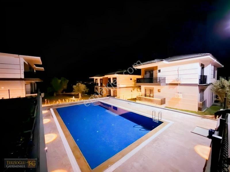 Terzioğlu'ndan Altınoluk Merkezde 2+1 Havuzlu Sitede Lüks Daire — fotoğraf 5