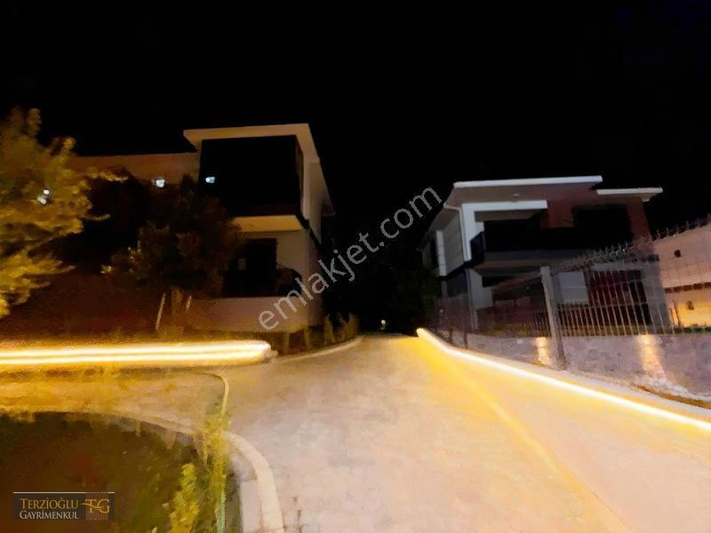 Terzioğlu'ndan Altınoluk Merkezde 2+1 Havuzlu Sitede Lüks Daire — fotoğraf 6