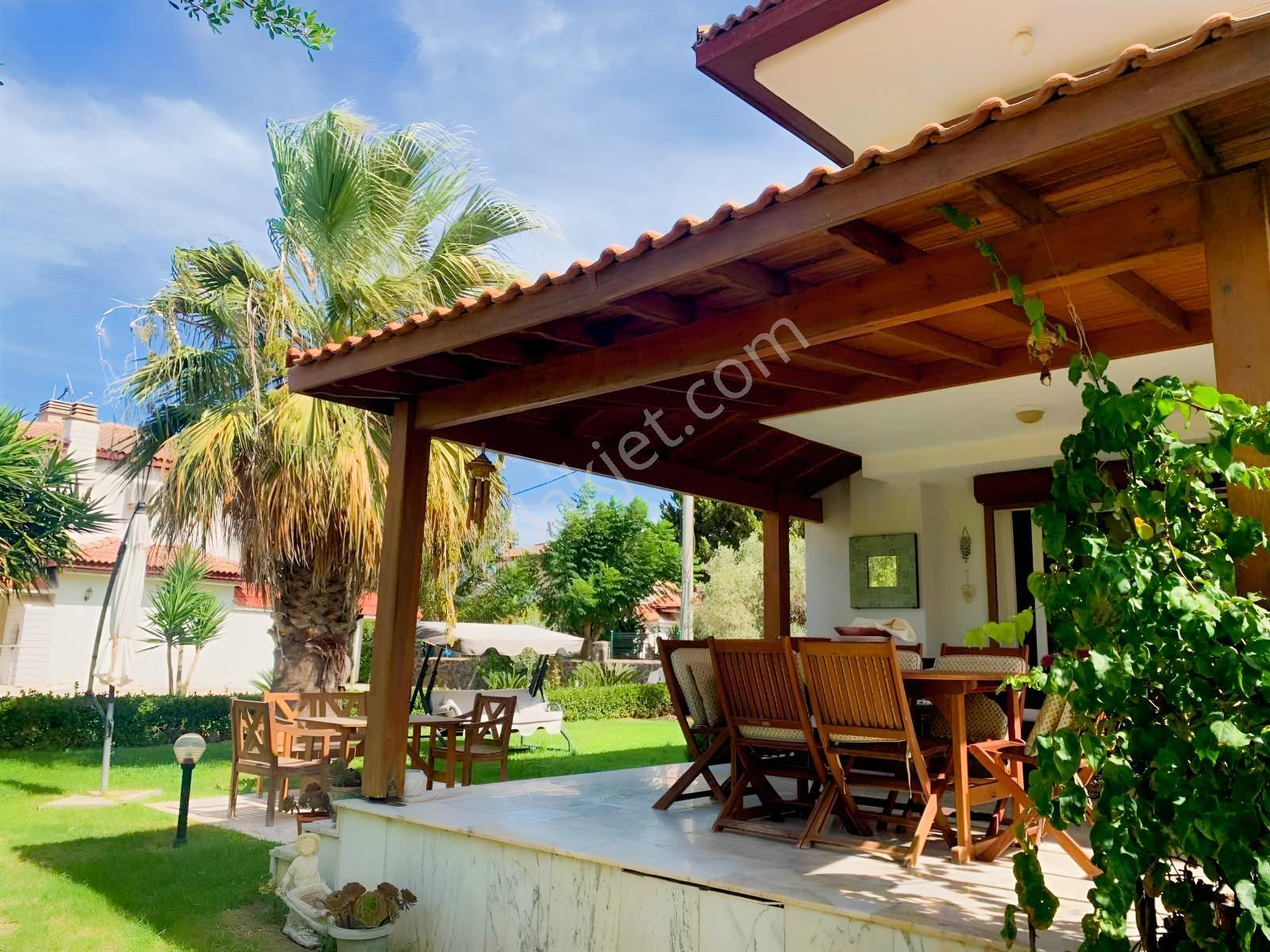 Çeşme Dalyan Cankaya Evleri Geniş Bahçeli Satılık Villa — fotoğraf 3