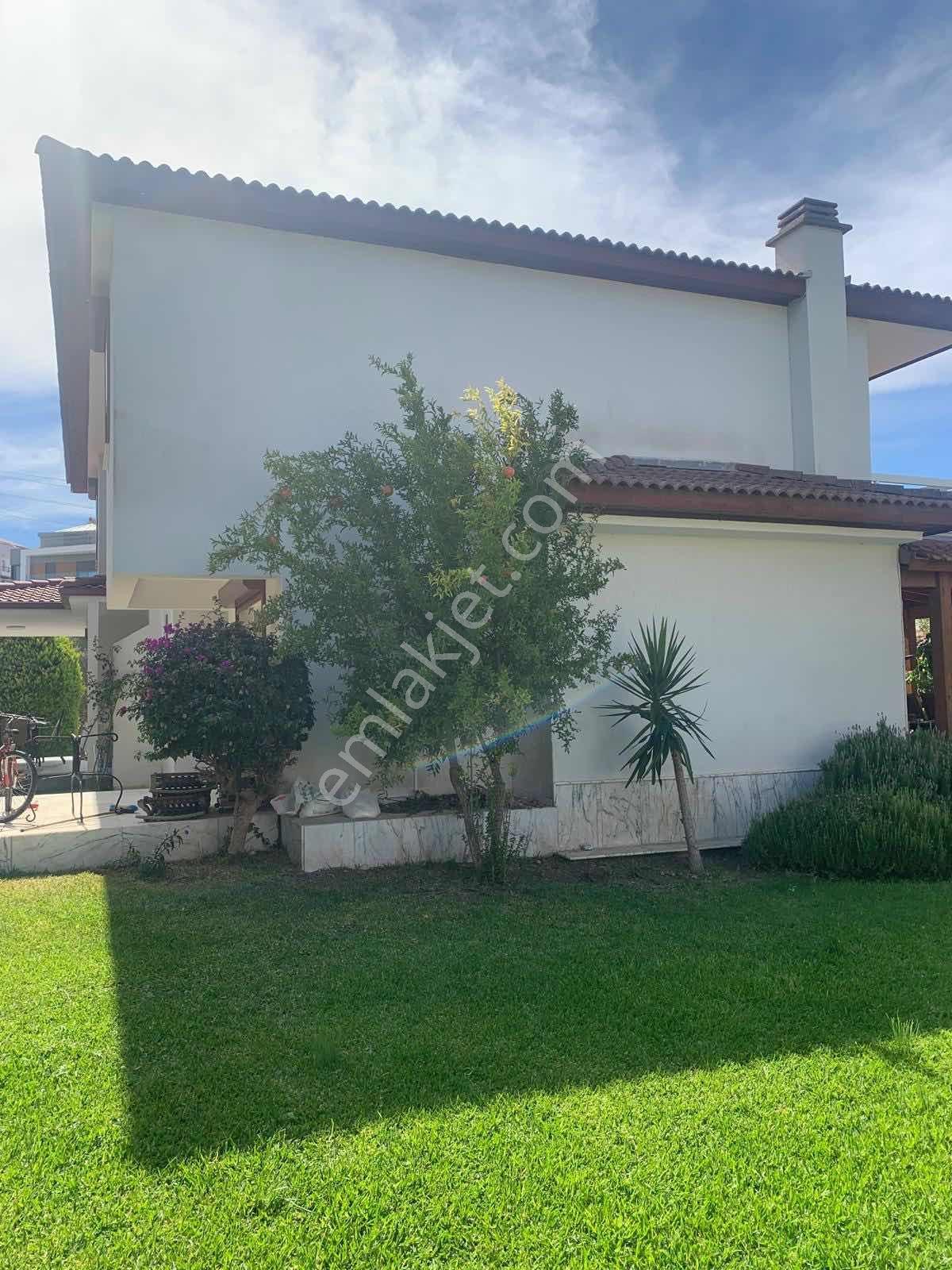 Çeşme Dalyan Cankaya Evleri Geniş Bahçeli Satılık Villa — fotoğraf 8