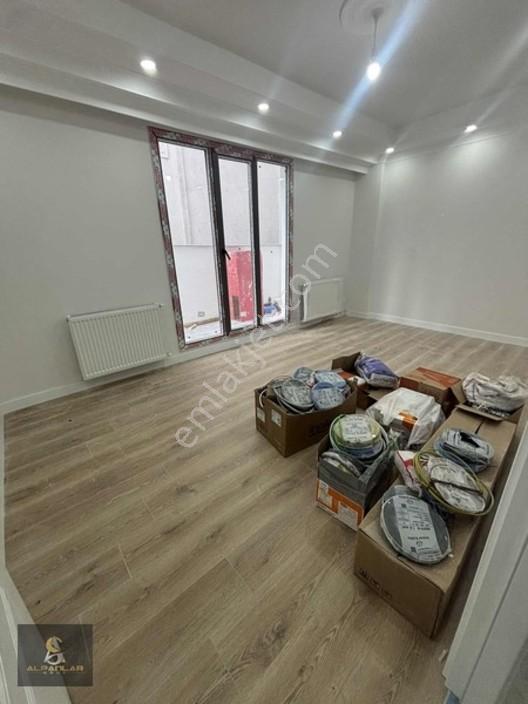 Halkalı Kavaklı Mah. 2+1 Satılık 78m2 Sıfır Bahçe Katı Daire — fotoğraf 2