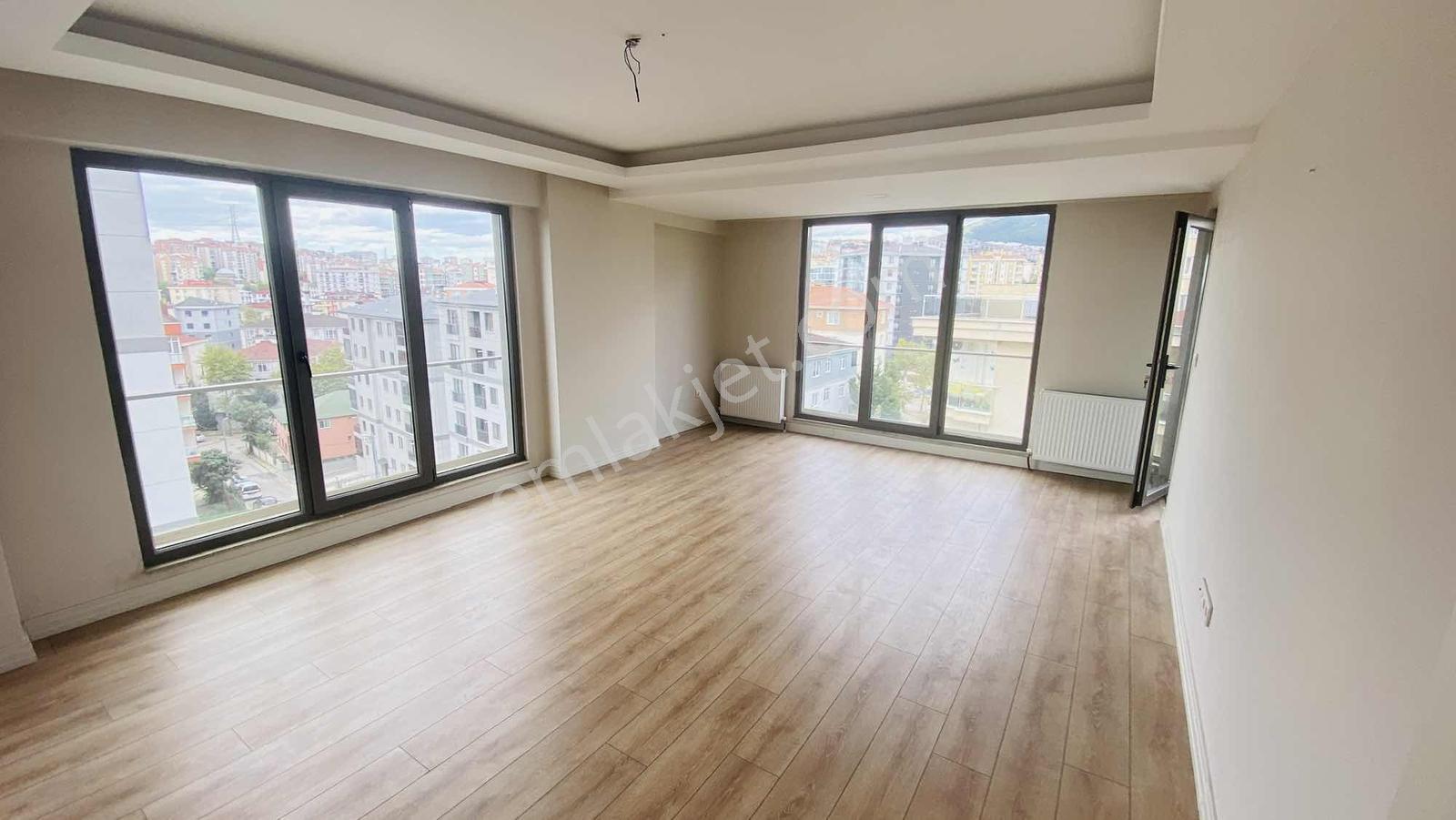 Pendik Kurtköy'de 3+1 Ebeveyn Banyolu Nezih Sitede Geniş Daire — fotoğraf 2