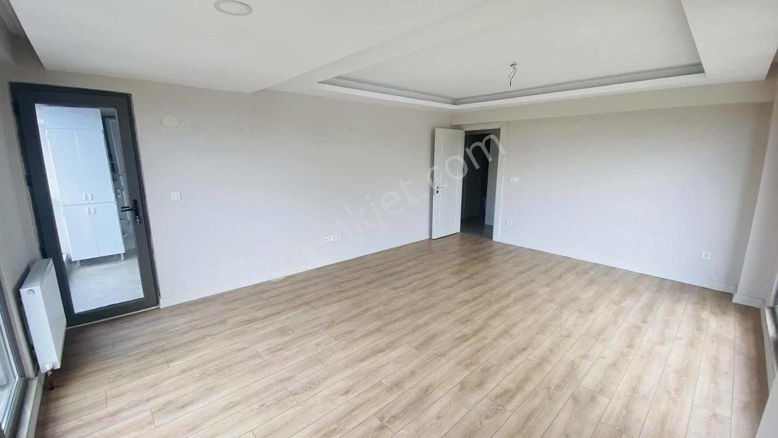 Pendik Kurtköy'de 3+1 Ebeveyn Banyolu Nezih Sitede Geniş Daire — fotoğraf 4