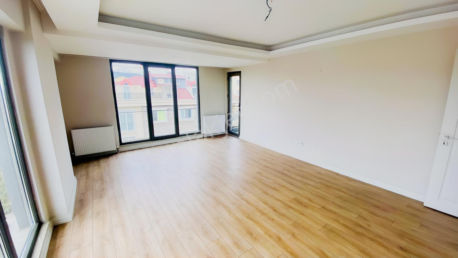 Pendik Kurtköy'de 3+1 Ebeveyn Banyolu Nezih Sitede Geniş Daire — fotoğraf 5