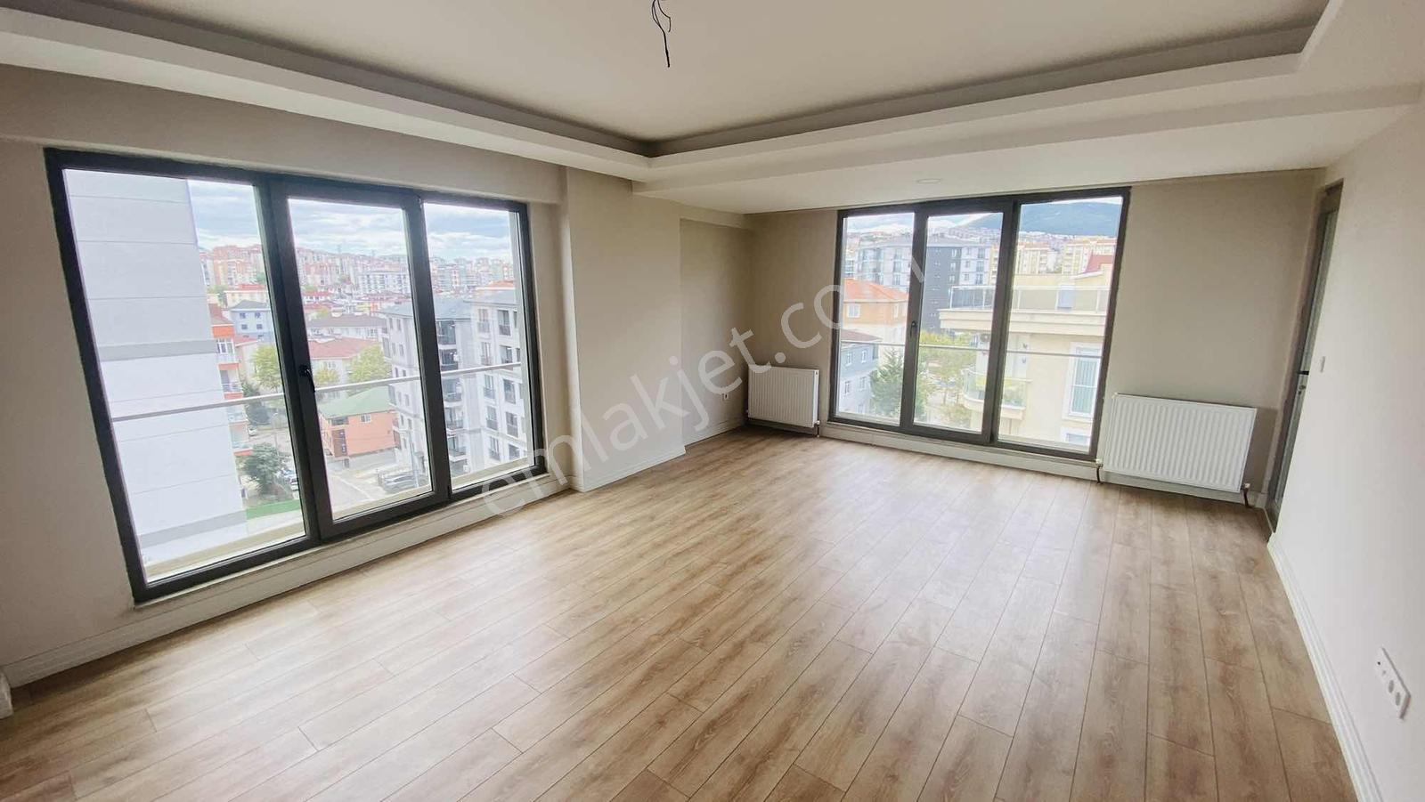 Pendik Kurtköy'de 3+1 Ebeveyn Banyolu Nezih Sitede Geniş Daire — fotoğraf 7