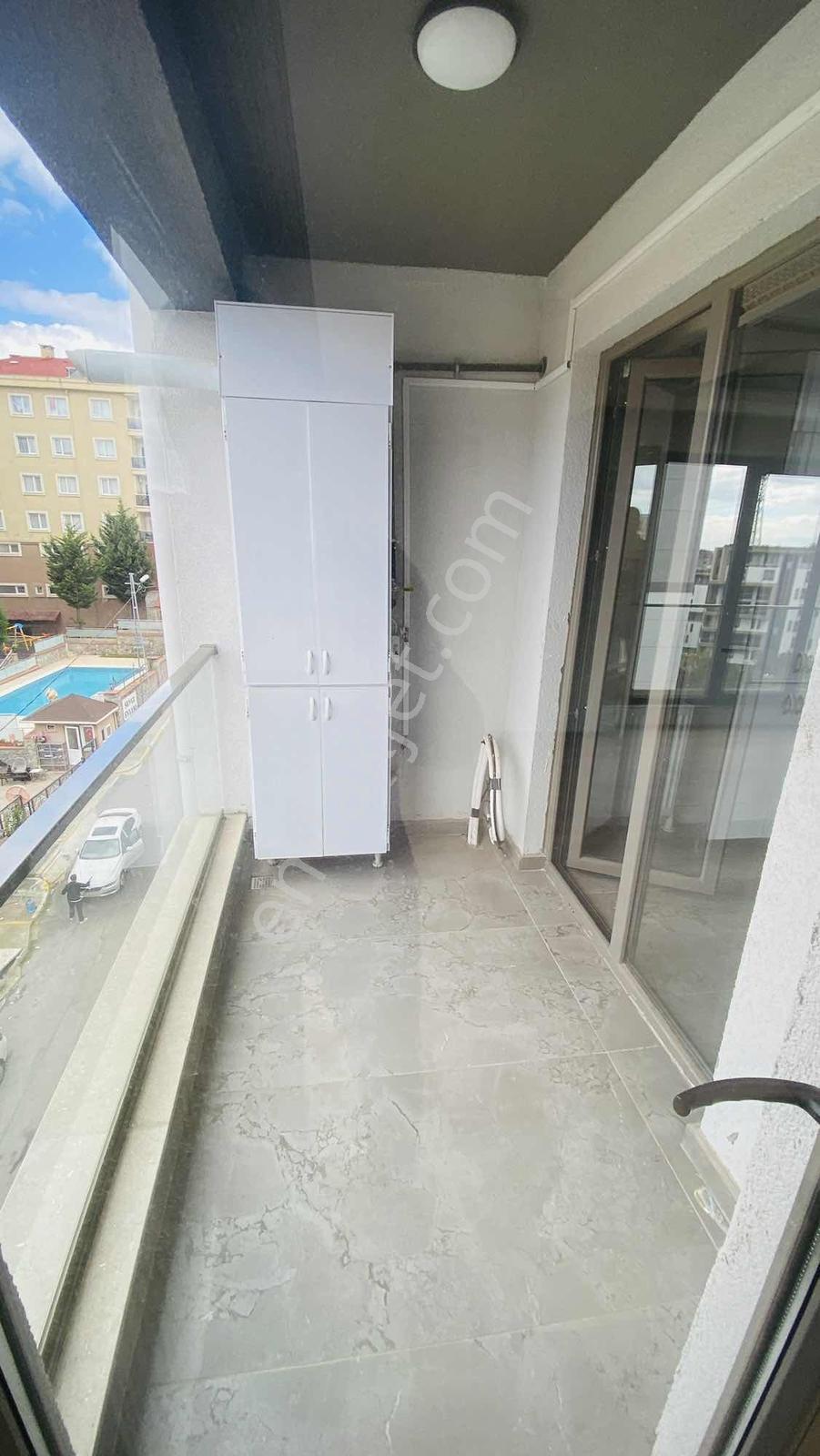 Pendik Kurtköy'de 3+1 Ebeveyn Banyolu Nezih Sitede Geniş Daire — fotoğraf 8