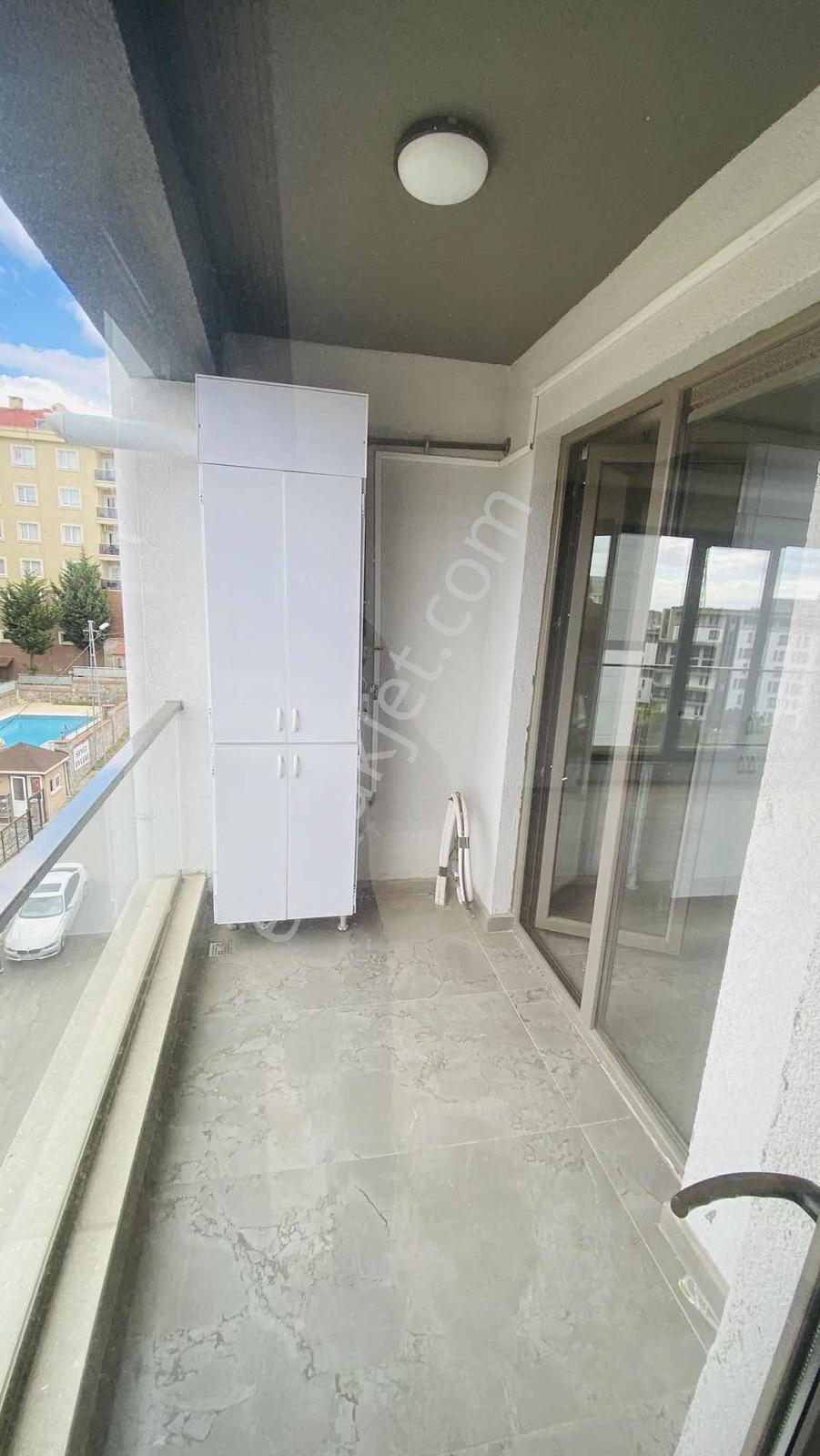 Pendik Kurtköy'de 3+1 Ebeveyn Banyolu Nezih Sitede Geniş Daire — fotoğraf 9