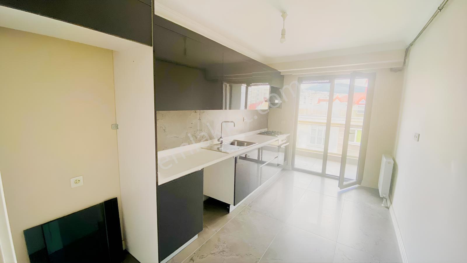 Pendik Kurtköy'de 3+1 Ebeveyn Banyolu Nezih Sitede Geniş Daire — fotoğraf 11