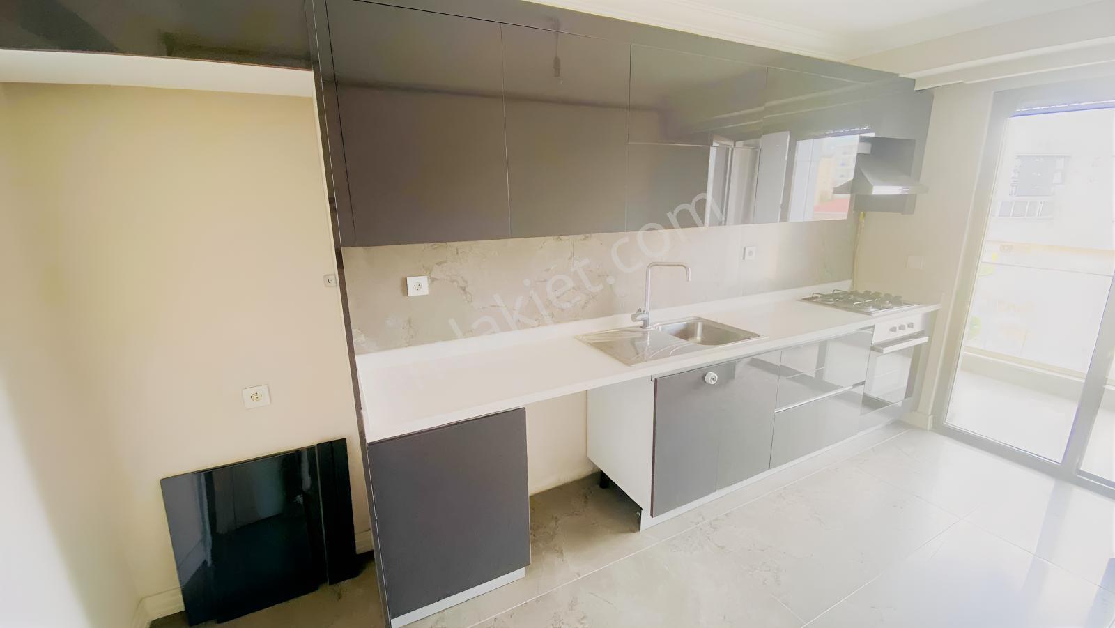 Pendik Kurtköy'de 3+1 Ebeveyn Banyolu Nezih Sitede Geniş Daire — fotoğraf 12