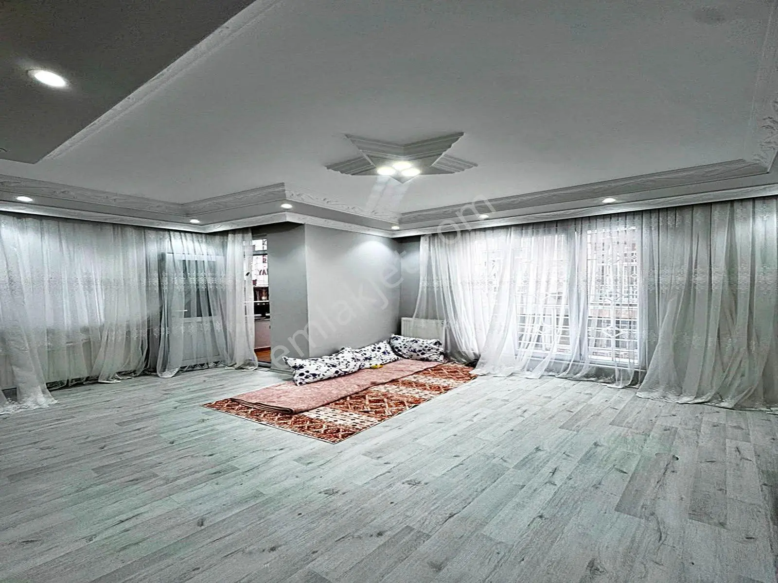 Yıldırım Yapı'dan Merkezi Konumda Eminevim & Krediye Uygun Acill Satılık 3+1 Arakat Dubleks Daire!! — fotoğraf 3