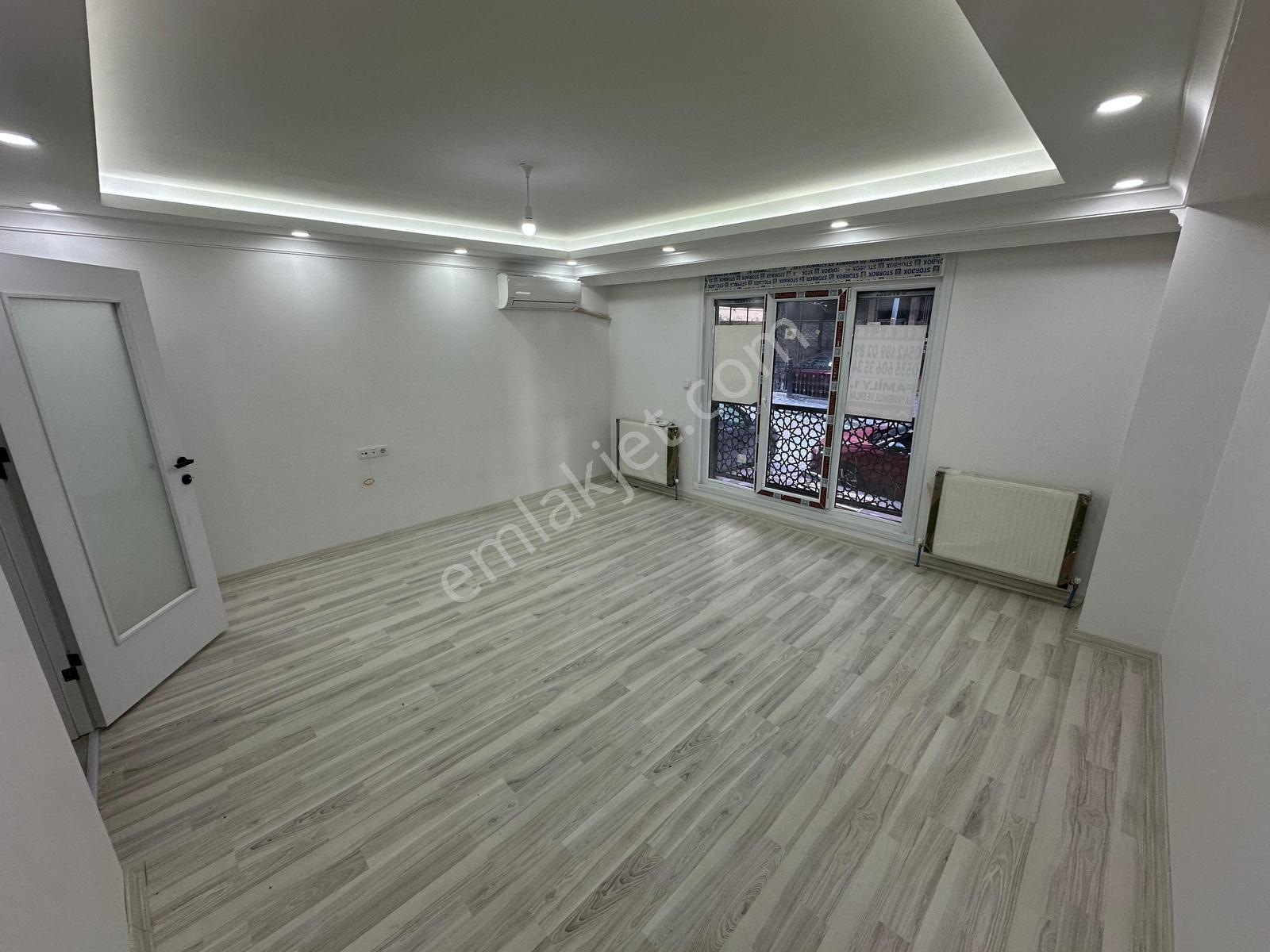 Family'den Şirinevler Otoparklı 25 M² Balkonlu Satılık 3+1 Daire — fotoğraf 2