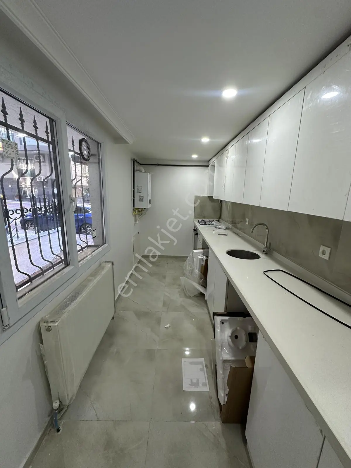 Family'den Şirinevler Otoparklı 25 M² Balkonlu Satılık 3+1 Daire — fotoğraf 4