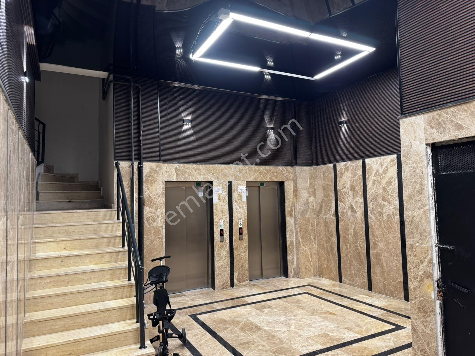 Mercan Emlaktan Kapalı Otoparklı Asansörlü Sitede 2+1 Sıfır — fotoğraf 2