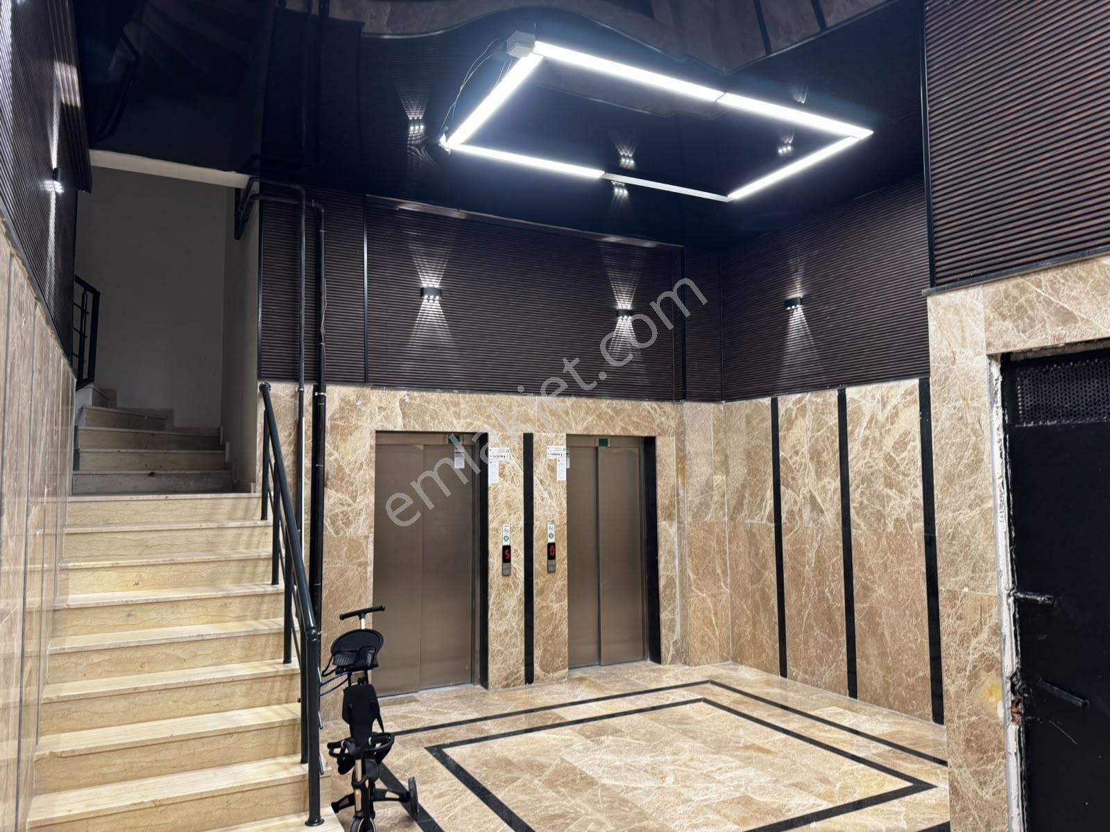Mercan Emlaktan Kapalı Otoparklı Asansörlü Sitede 2+1 Sıfır — fotoğraf 3