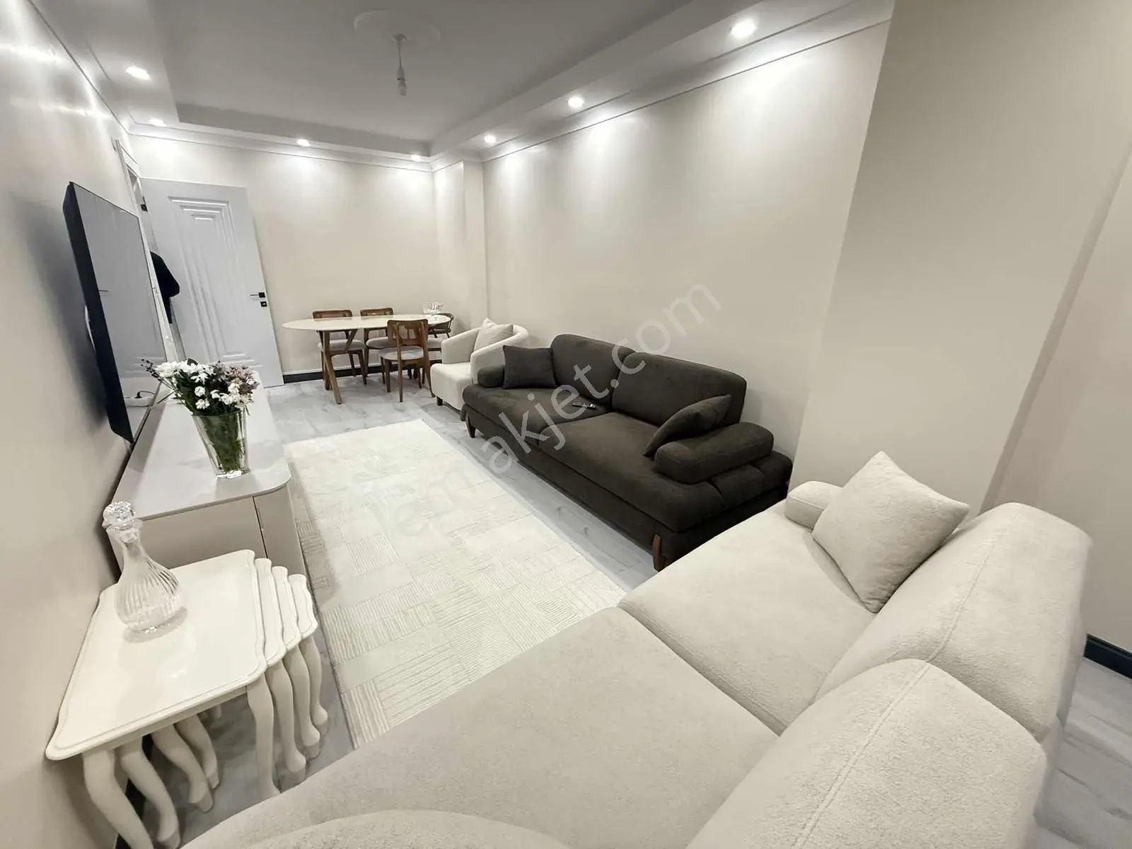 Mercan Emlaktan Kapalı Otoparklı Asansörlü Sitede 2+1 Sıfır — fotoğraf 13