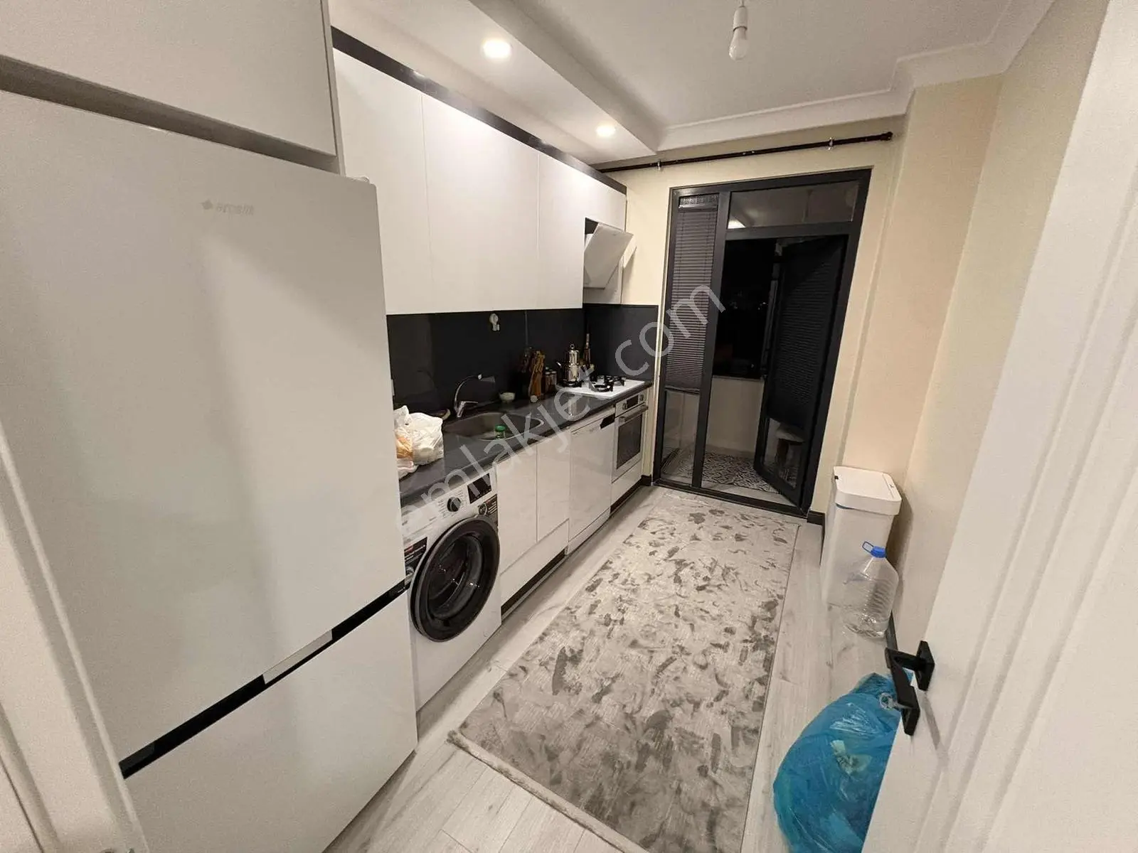 Mercan Emlaktan Kapalı Otoparklı Asansörlü Sitede 2+1 Sıfır — fotoğraf 23