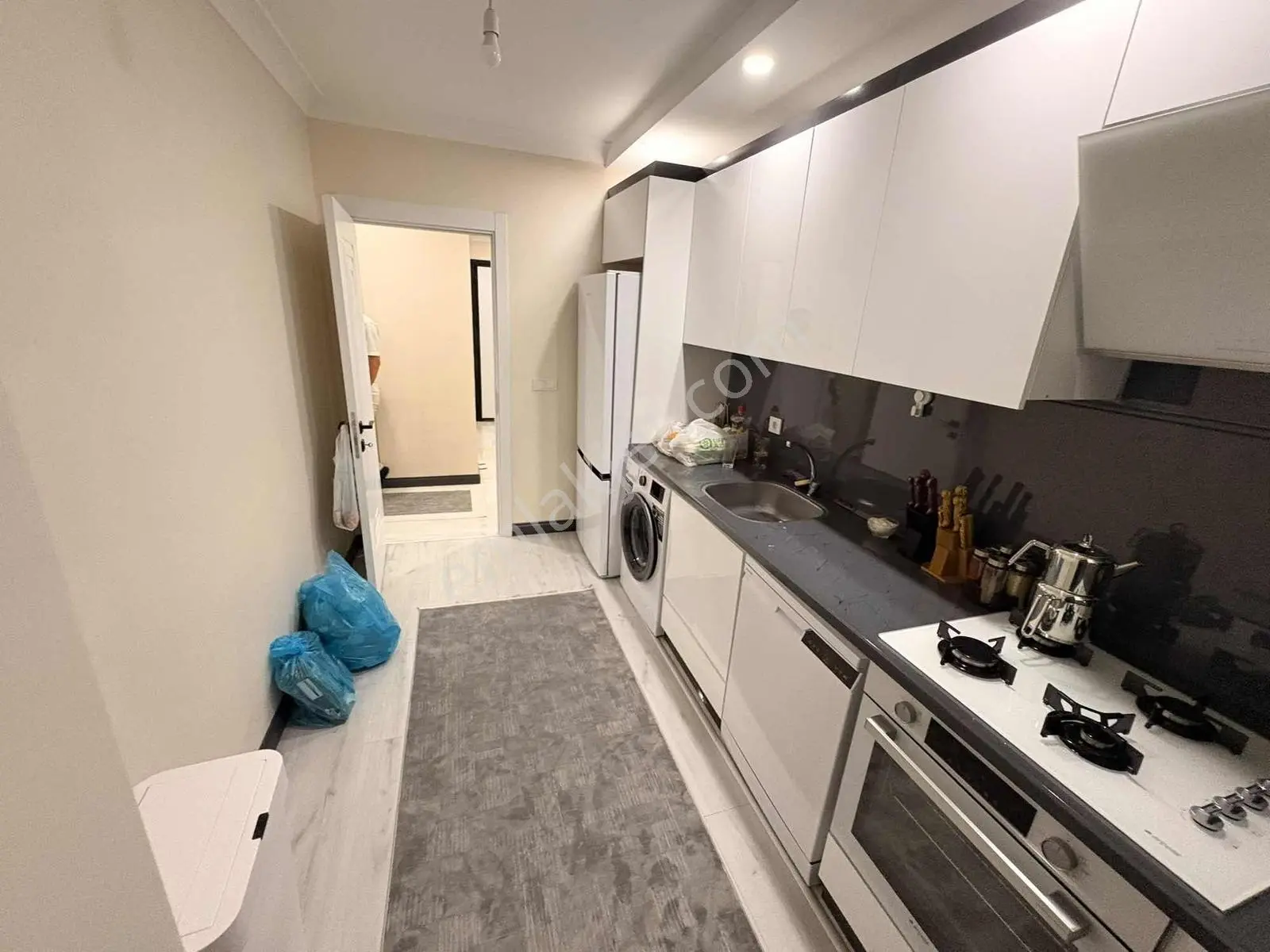 Mercan Emlaktan Kapalı Otoparklı Asansörlü Sitede 2+1 Sıfır — fotoğraf 25