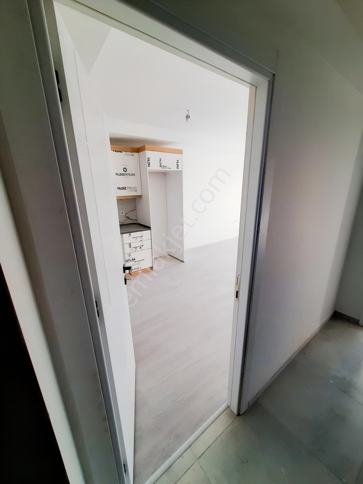 Çiğli Güzeltepe'de Sıfır 1+1 Satılık Daire — fotoğraf 5