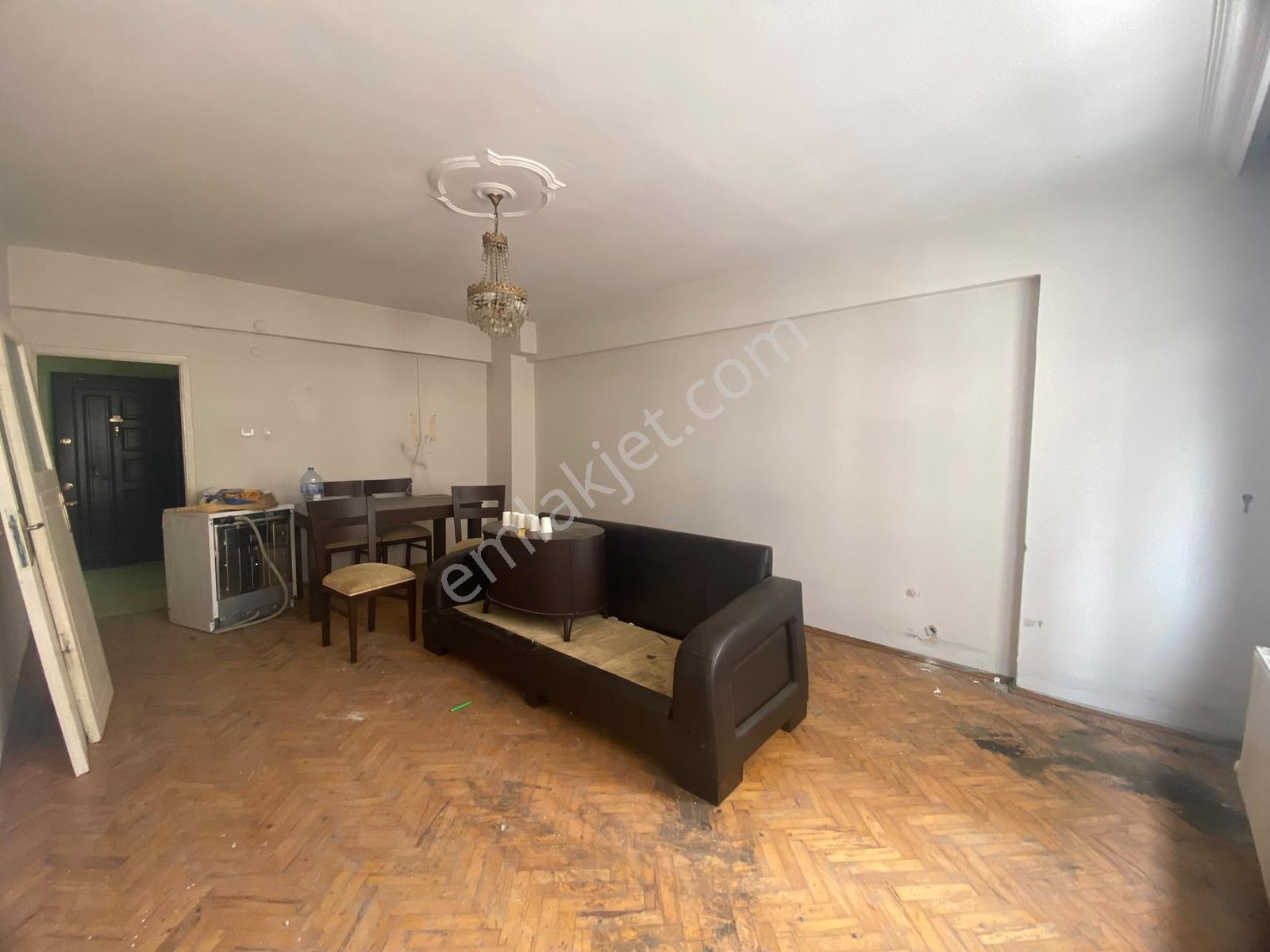 Hisar'dan Merkezi Konum'da Asansörlü 1.kat 3+1 Masraflı Daire — fotoğraf 4