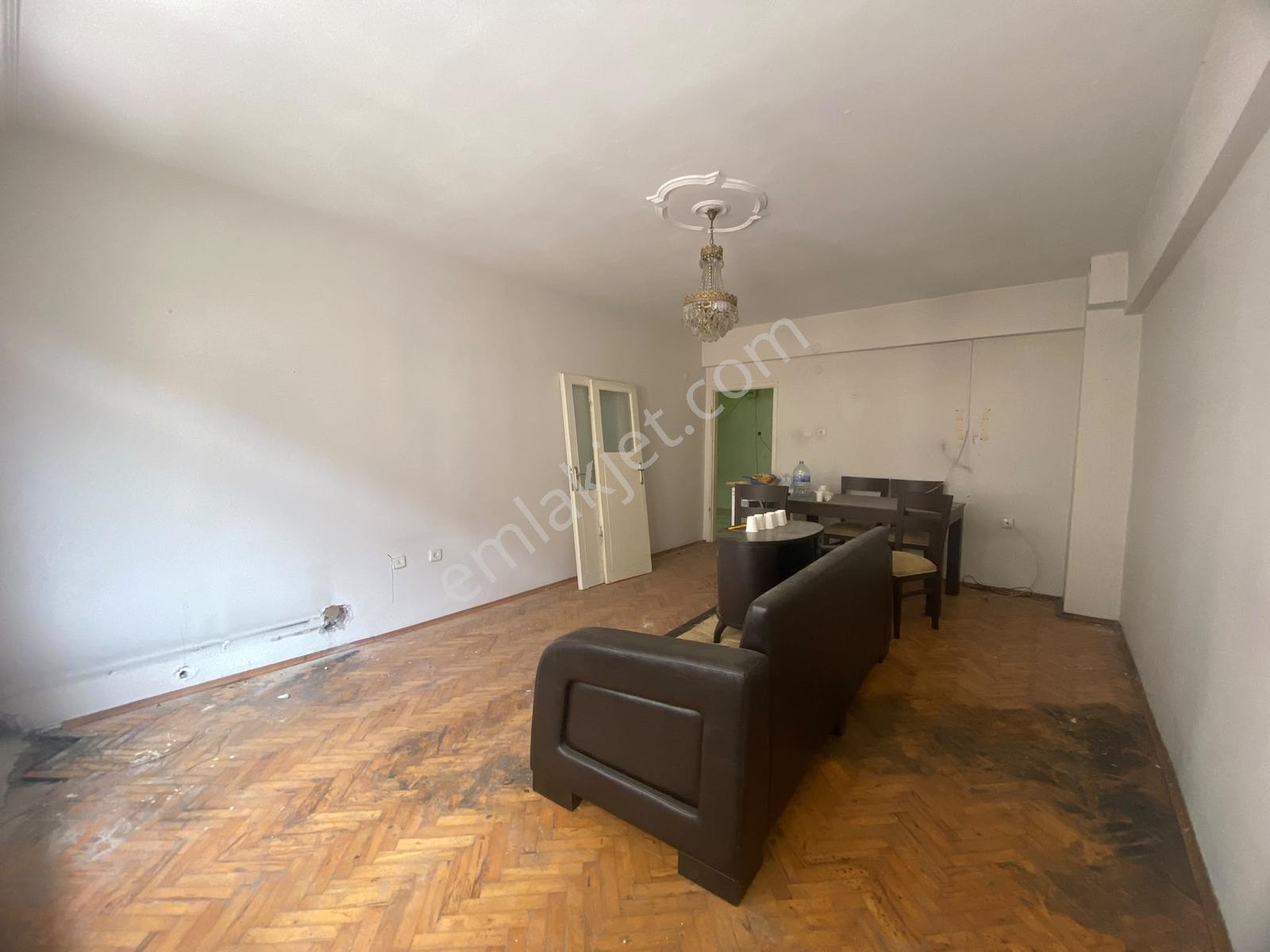 Hisar'dan Merkezi Konum'da Asansörlü 1.kat 3+1 Masraflı Daire — fotoğraf 5