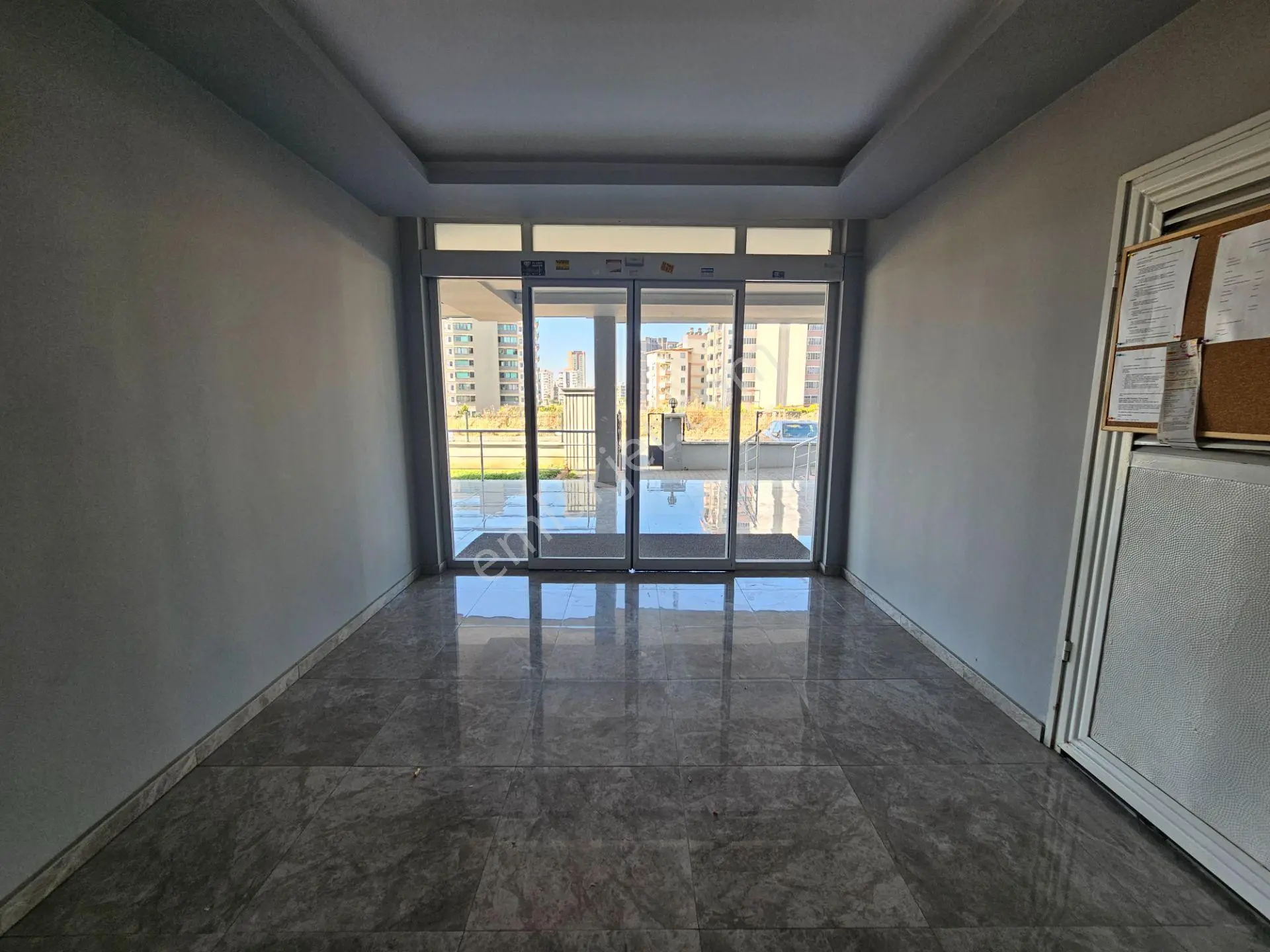 Yenişehir 34.cadde Ve Ünv. Hastanesine Yakın Satılık 1+1 Daire — fotoğraf 3