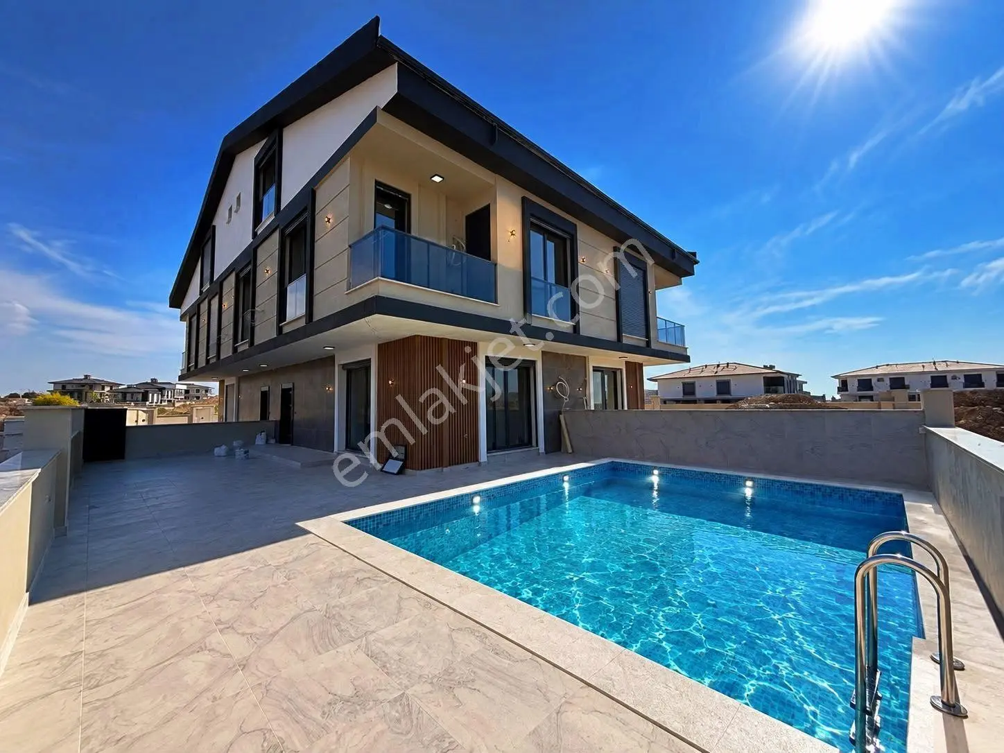 Didim'De Satılık 4+1 Havuzlu & Deniz Manzaralı Villa