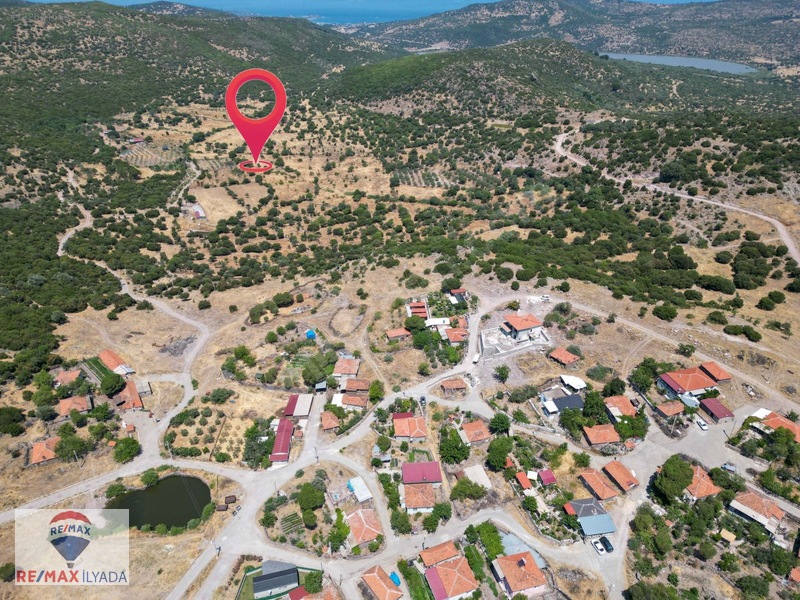 Dikili Katıralanı Köyünde Yol Cepheli Tarla — fotoğraf 3