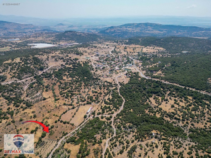 Dikili Katıralanı Köyünde Yol Cepheli Tarla — fotoğraf 6
