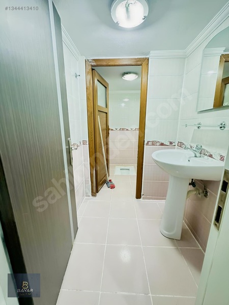 Kiralık Daire 3+1 Bodrum Katı Karşıyaka Mahallesi Site İçerisin