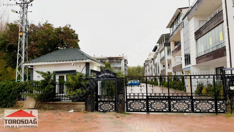 Van Edremit Bahçelievler Sitesi 4+1 Göl Manzaralı Site İçi Daire