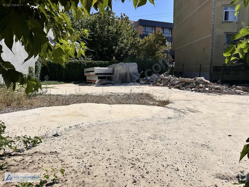 Ataşehir Ferhatpaşada Ana Yola Cepheli 315 M² Kiralık Tic.arsa — fotoğraf 2