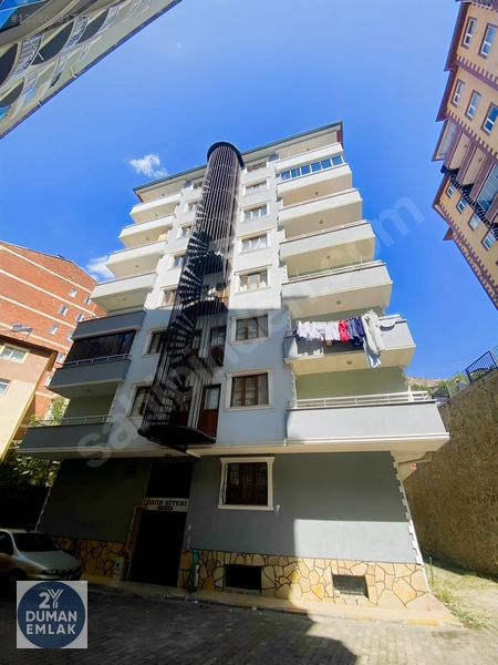 2Y Duman Emlak'Tan 15 Şubat Caddesinde Ara Kat Satılık Daire
