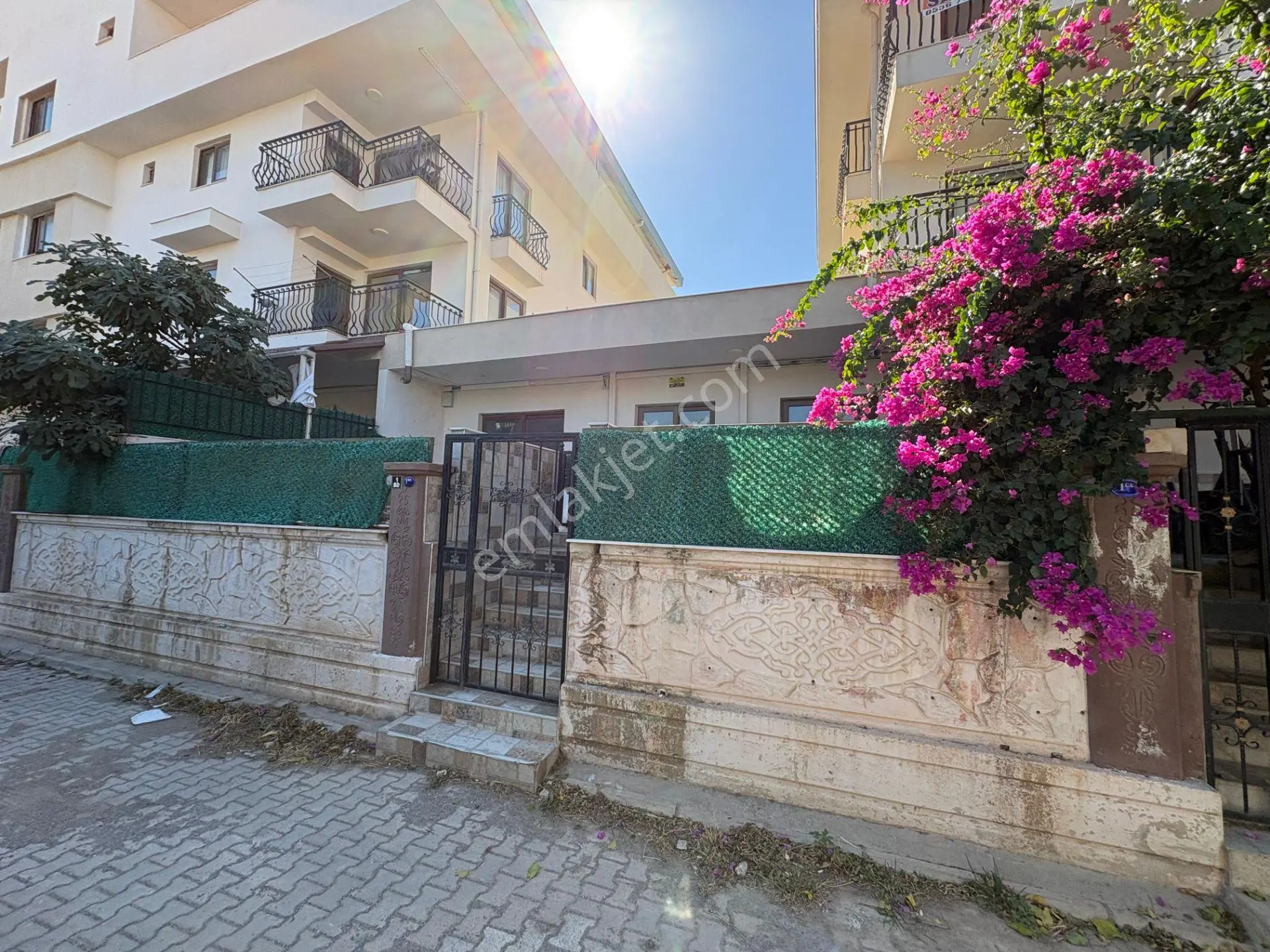 Rota Emlak'tan Gümüldür'de Denize 50m Mesafede 2+1 Satılık Daire — fotoğraf 2