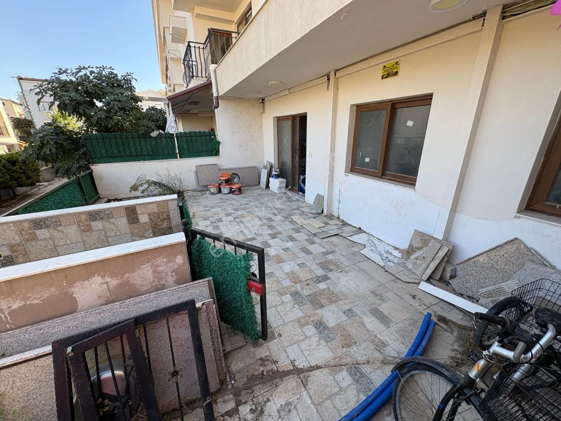 Rota Emlak'tan Gümüldür'de Denize 50m Mesafede 2+1 Satılık Daire — fotoğraf 3