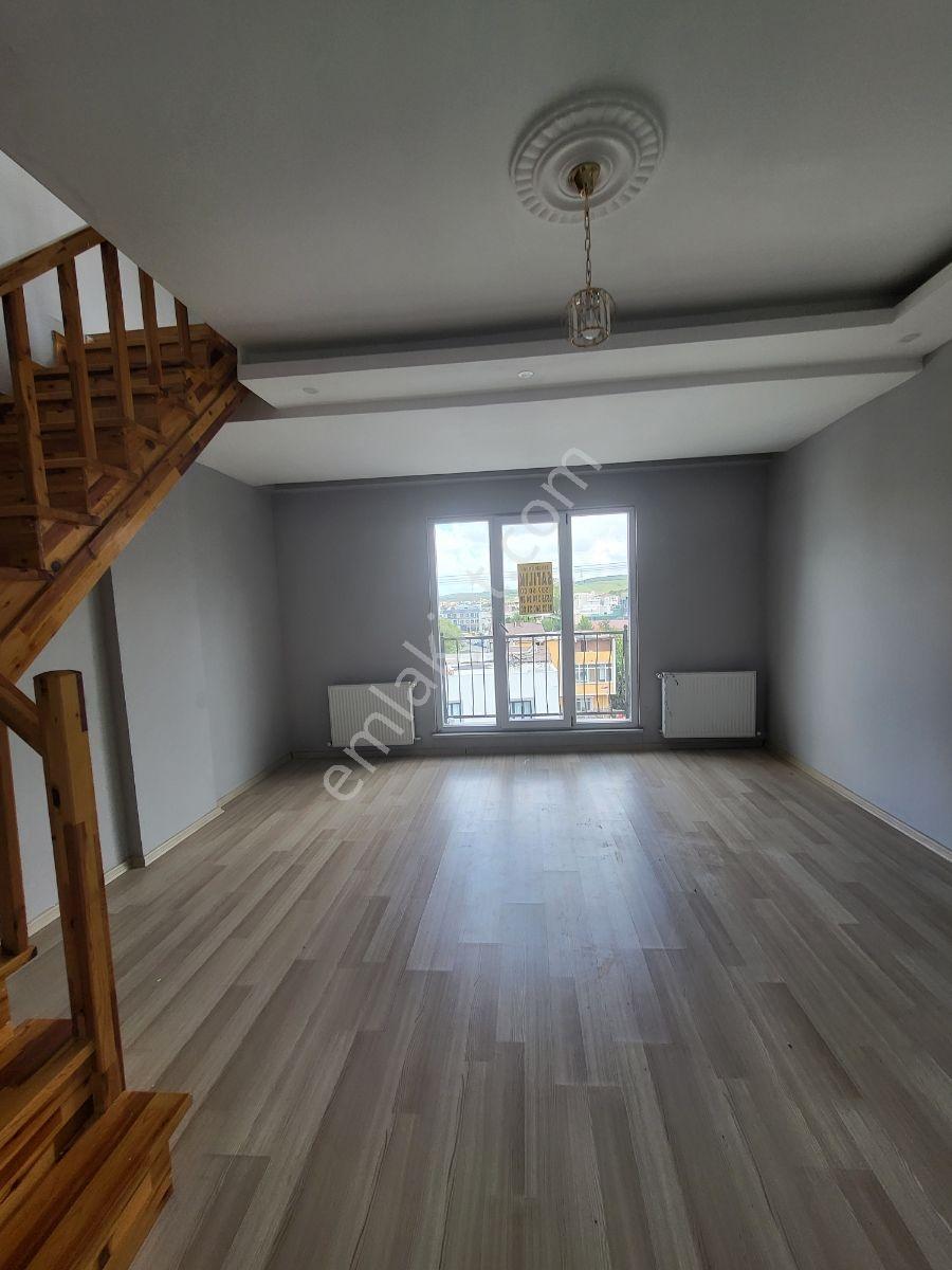 Arnavutköy Atatürk Mahallesinde Satılık Ferah 4+1 Dubleks — fotoğraf 3
