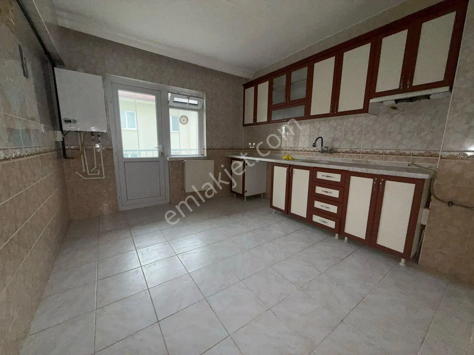 Pursaklar Merkez Mahallesi'nde Satılık 3+1 Geniş Daire — fotoğraf 5