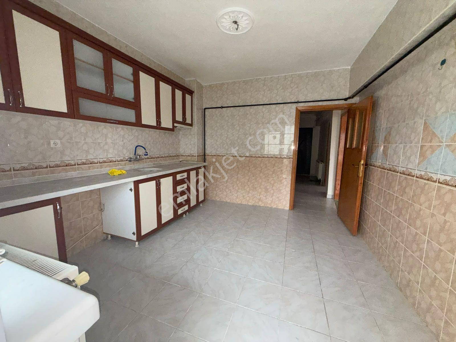 Pursaklar Merkez Mahallesi'nde Satılık 3+1 Geniş Daire — fotoğraf 6