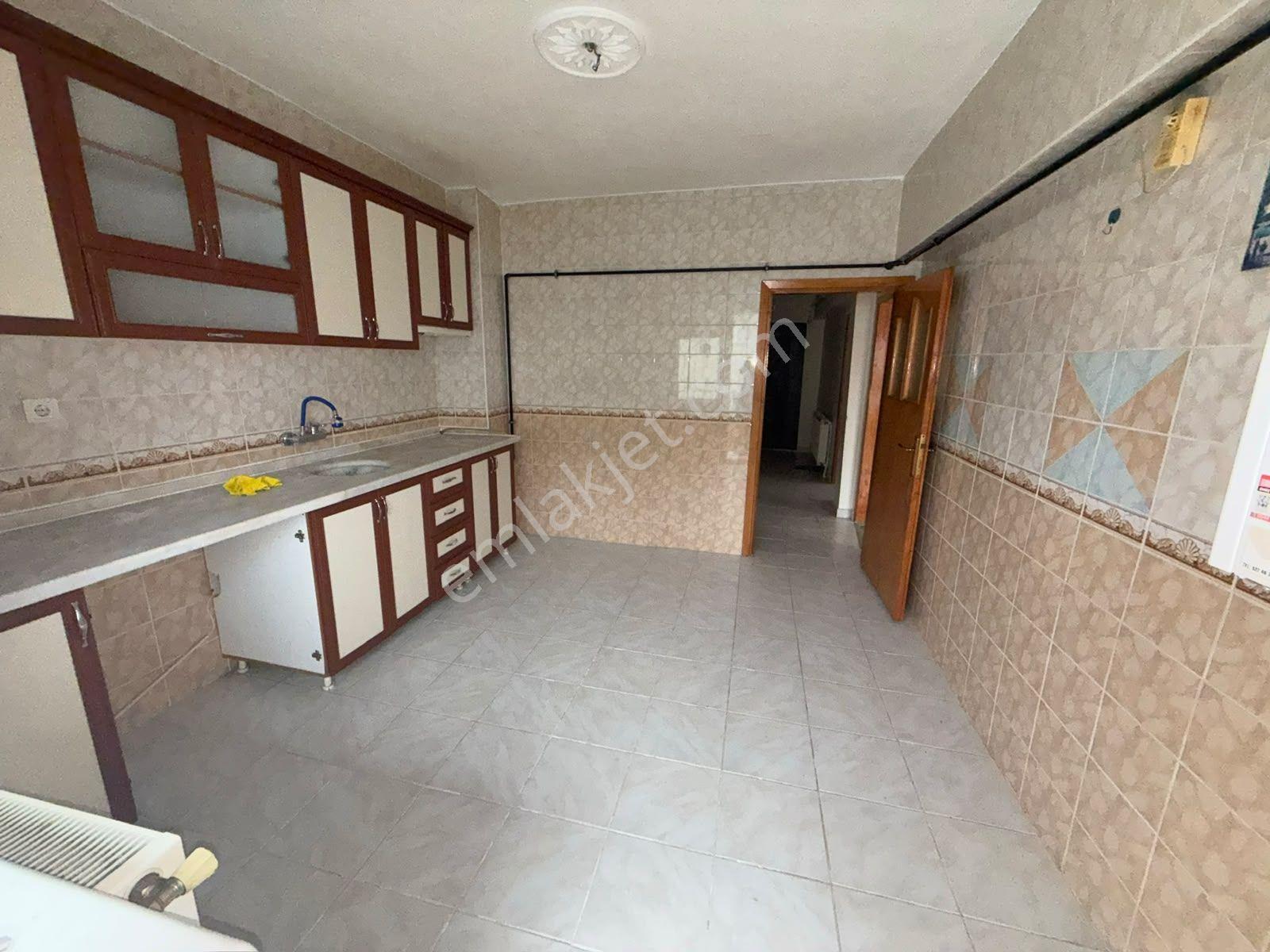 Pursaklar Merkez Mahallesi'nde Satılık 3+1 Geniş Daire — fotoğraf 7