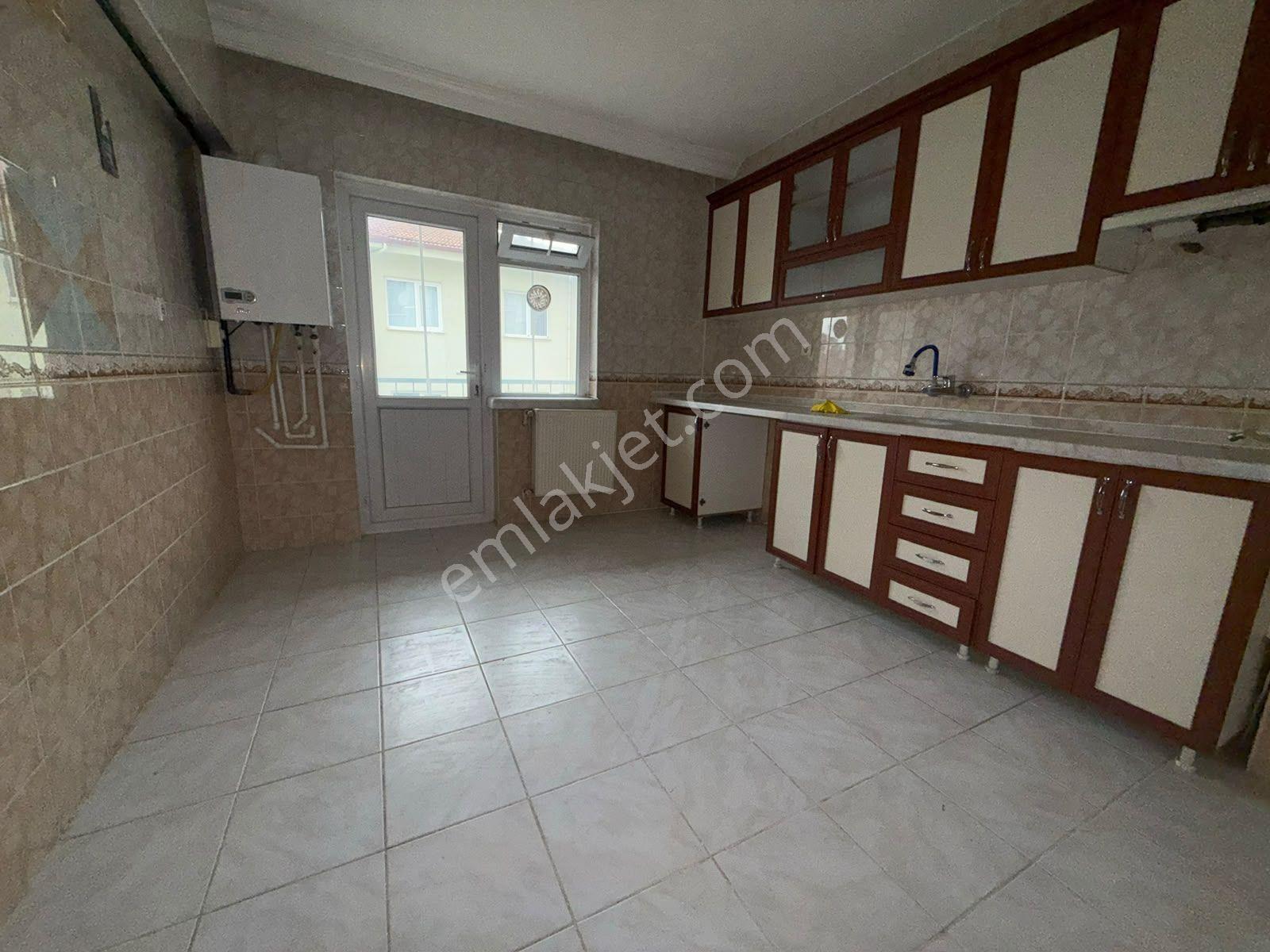 Pursaklar Merkez Mahallesi'nde Satılık 3+1 Geniş Daire — fotoğraf 8